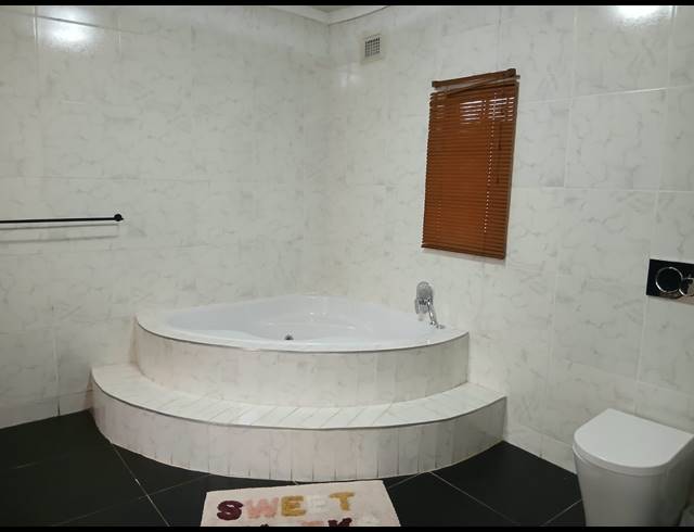5 BEDROOM HOUSE FOR SALE IN FOREST HILLS